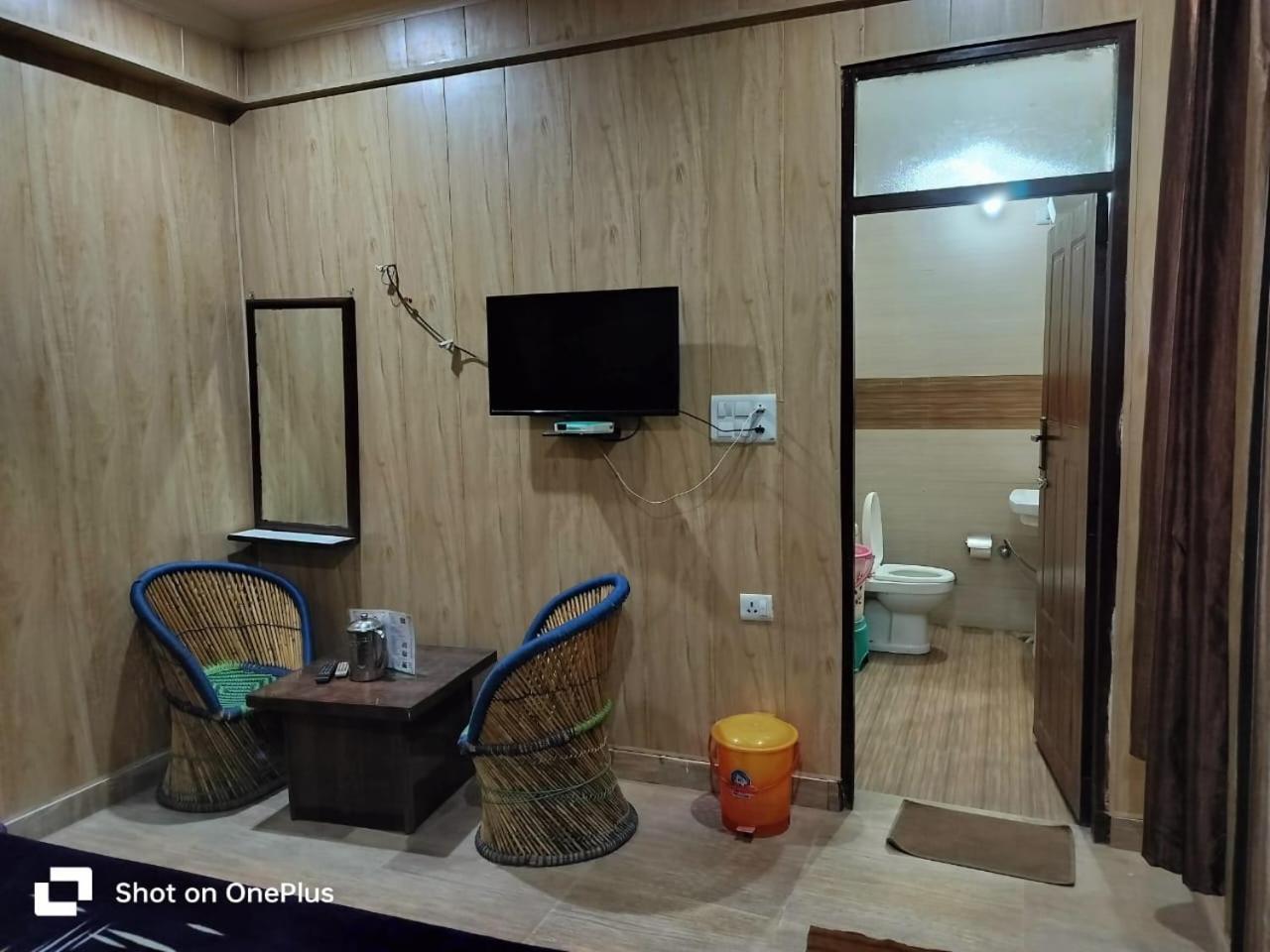 Silver Dew Resorts And Restaurant Dhanaulti Exterior foto