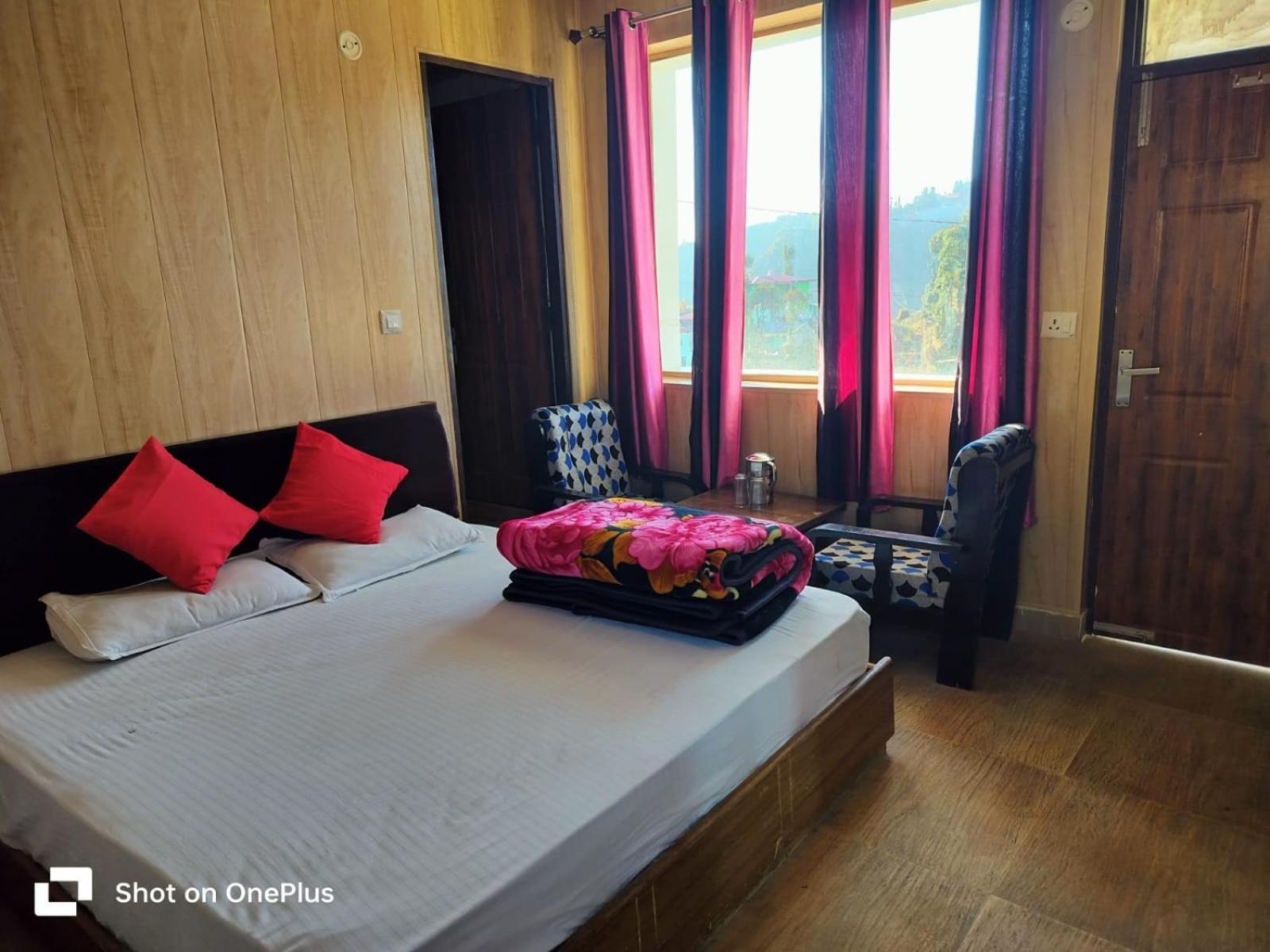 Silver Dew Resorts And Restaurant Dhanaulti Exterior foto