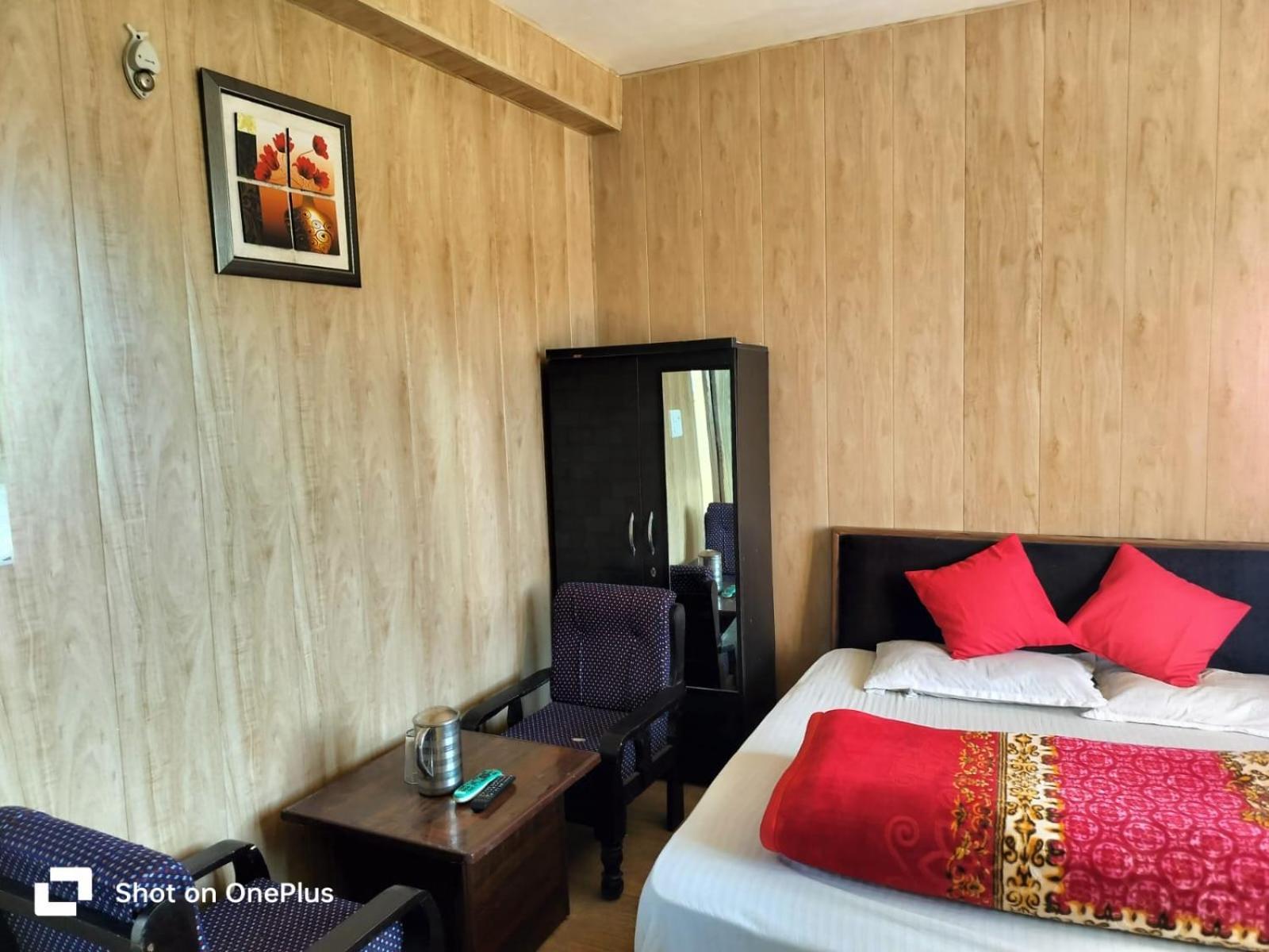 Silver Dew Resorts And Restaurant Dhanaulti Exterior foto